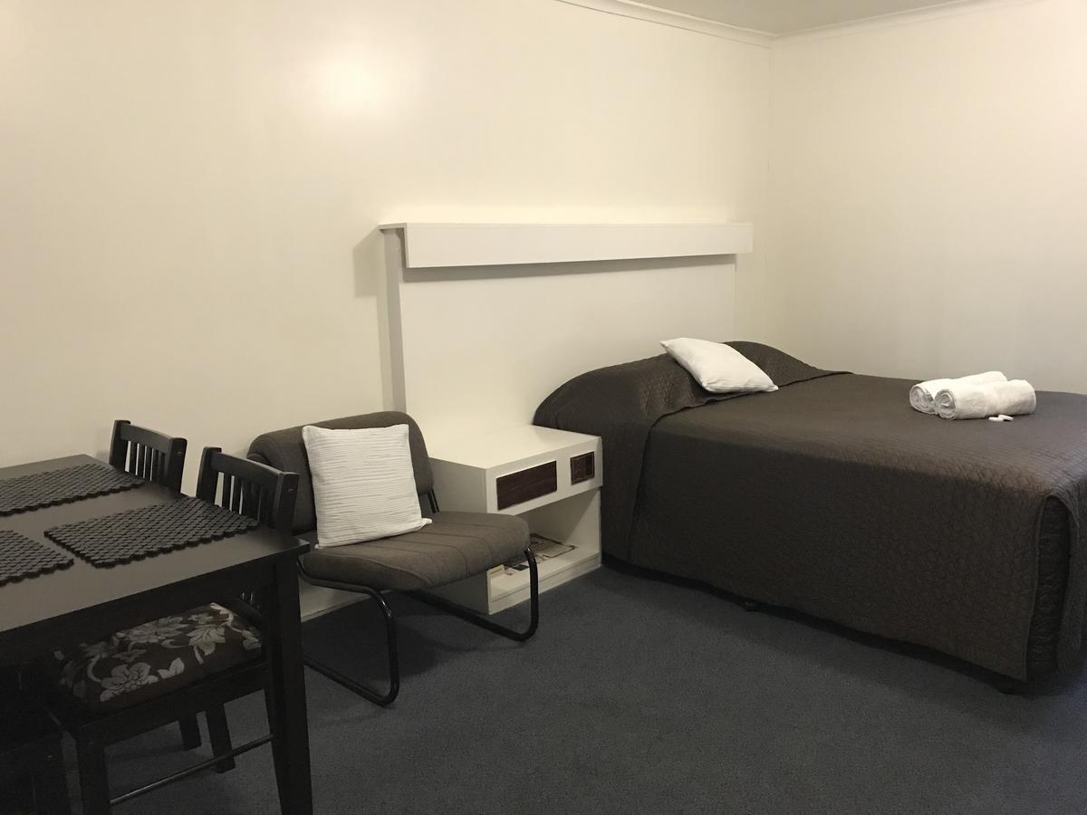 波齐斯汽车旅馆 洛坎普顿 外观 照片